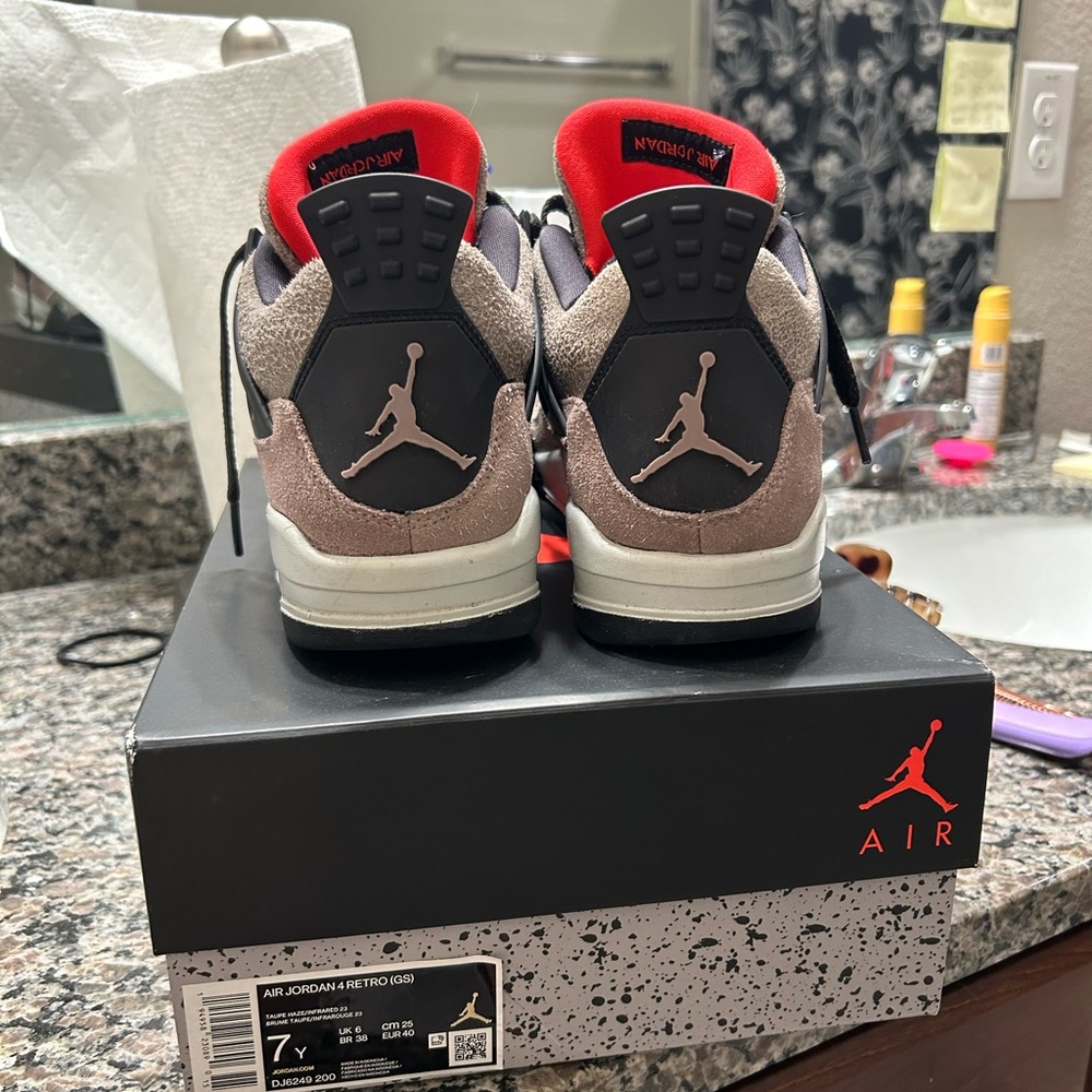 Taupe Haze Jordan 4 (7Y)(9W)